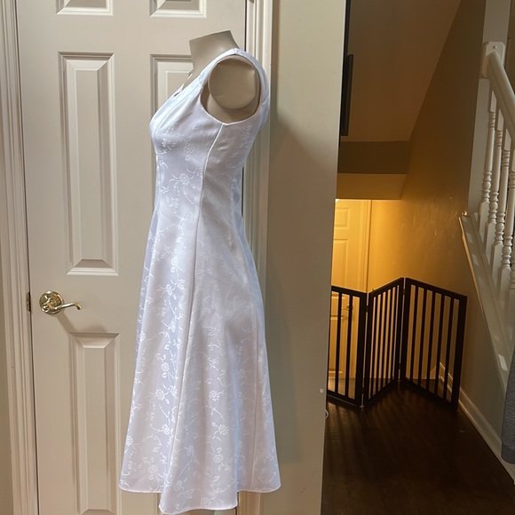 Jessica Mc Clintock for Gunne Sax White tectured Dress, 7/8 - Picture 4 of 7